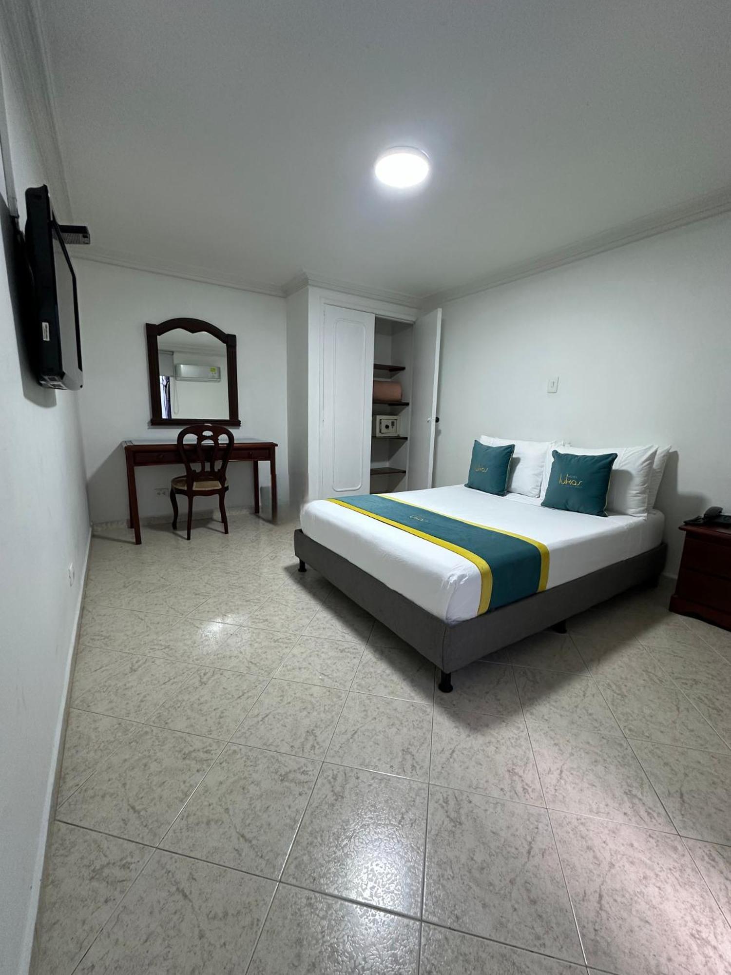 Hotel Lukas Меделин Екстериор снимка