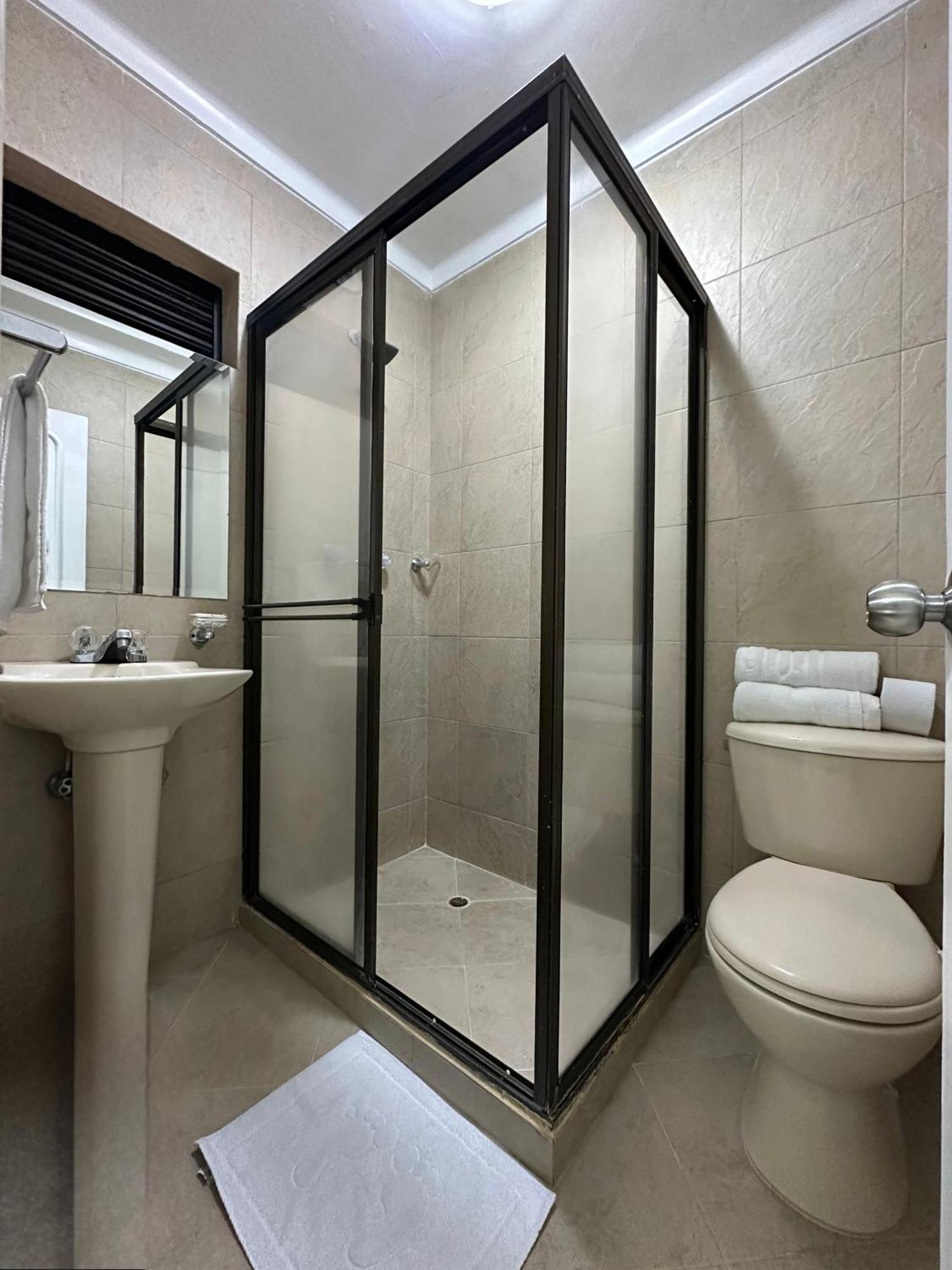 Hotel Lukas Меделин Екстериор снимка