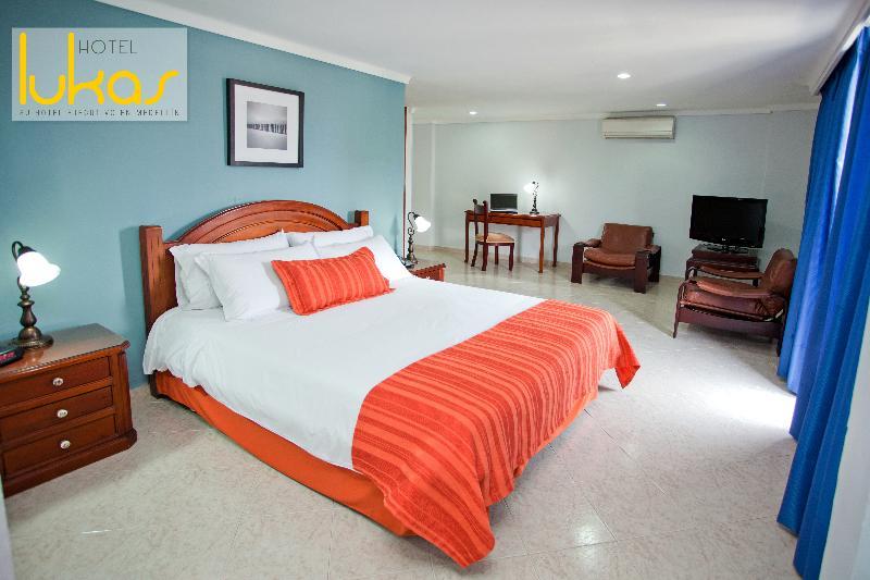 Hotel Lukas Меделин Екстериор снимка