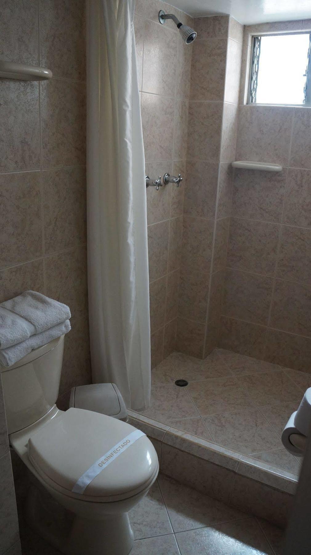 Hotel Lukas Меделин Екстериор снимка