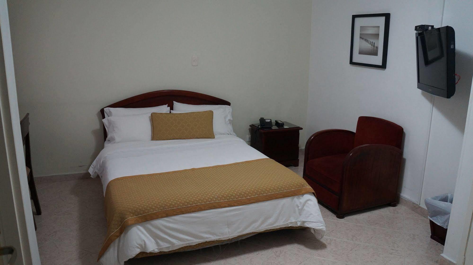 Hotel Lukas Меделин Екстериор снимка